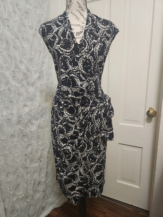 Jones Wear Dresses & Skirts - Jones New York Black & White Abstract Print Cap Sleeve Wrap Dress Size 4